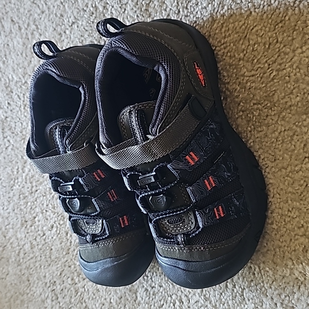 Keen hiking shoes